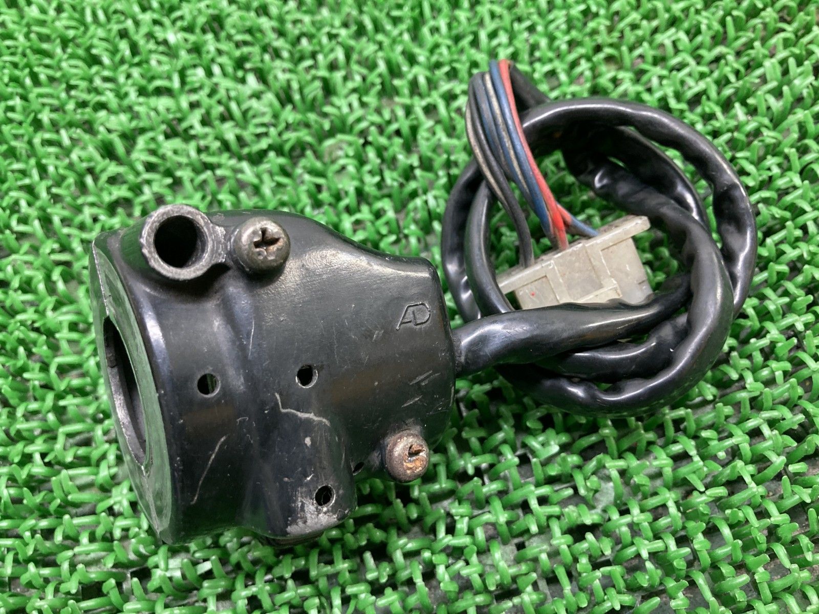 ●新品●　RZ350(4U0)/RZ250(4L3)用　薄型・右スイッチボックス ○新品○ RZ350(4U0)/RZ250(4L3)用 薄型・右スイッチボックス