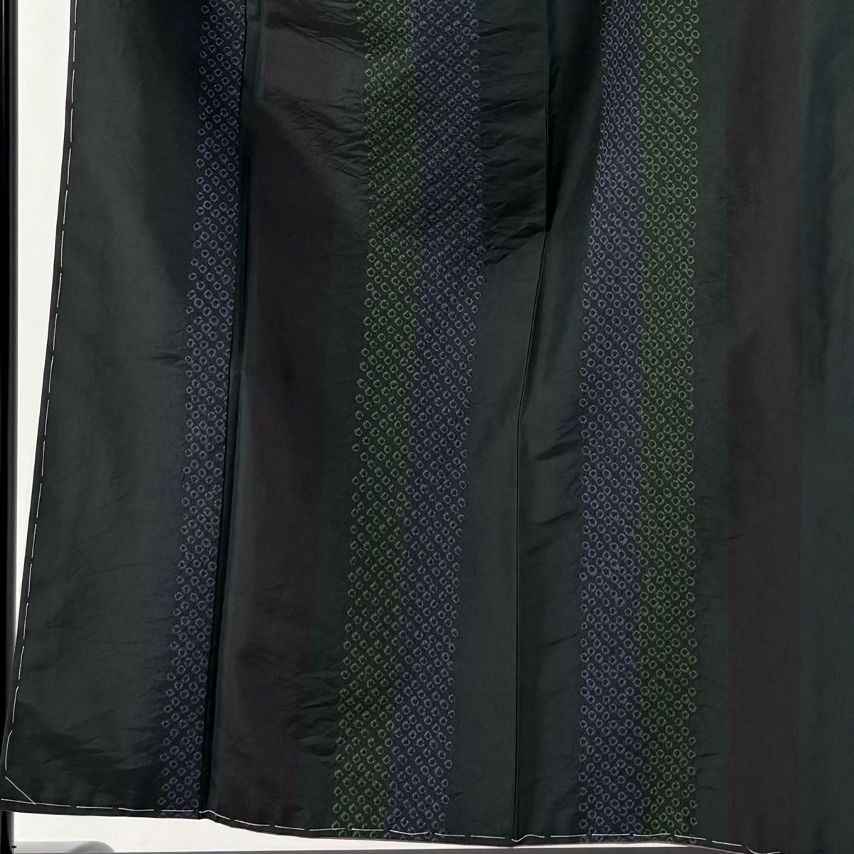 大島紬 身丈154.5cm 裄丈66cm M 袷 証紙 縞 疋田 深緑 正絹 美品