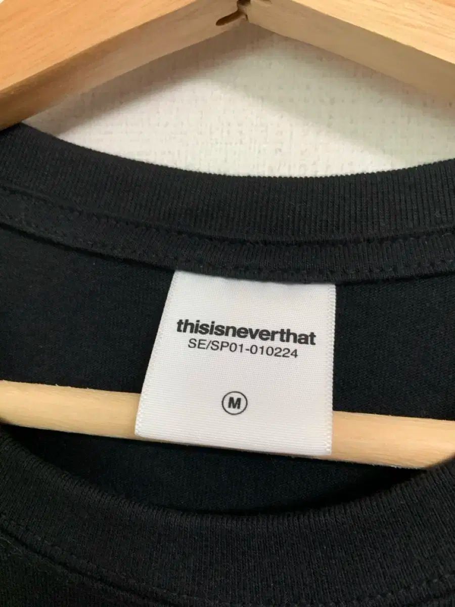 M thisisneverthat(ディスイズネバーザット) 刺繡 ロゴ 長袖 T