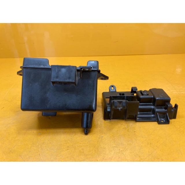 XZ 59338]@ホンダ HONDA スーパーカブ50 AA04-320 バッテリーカバー