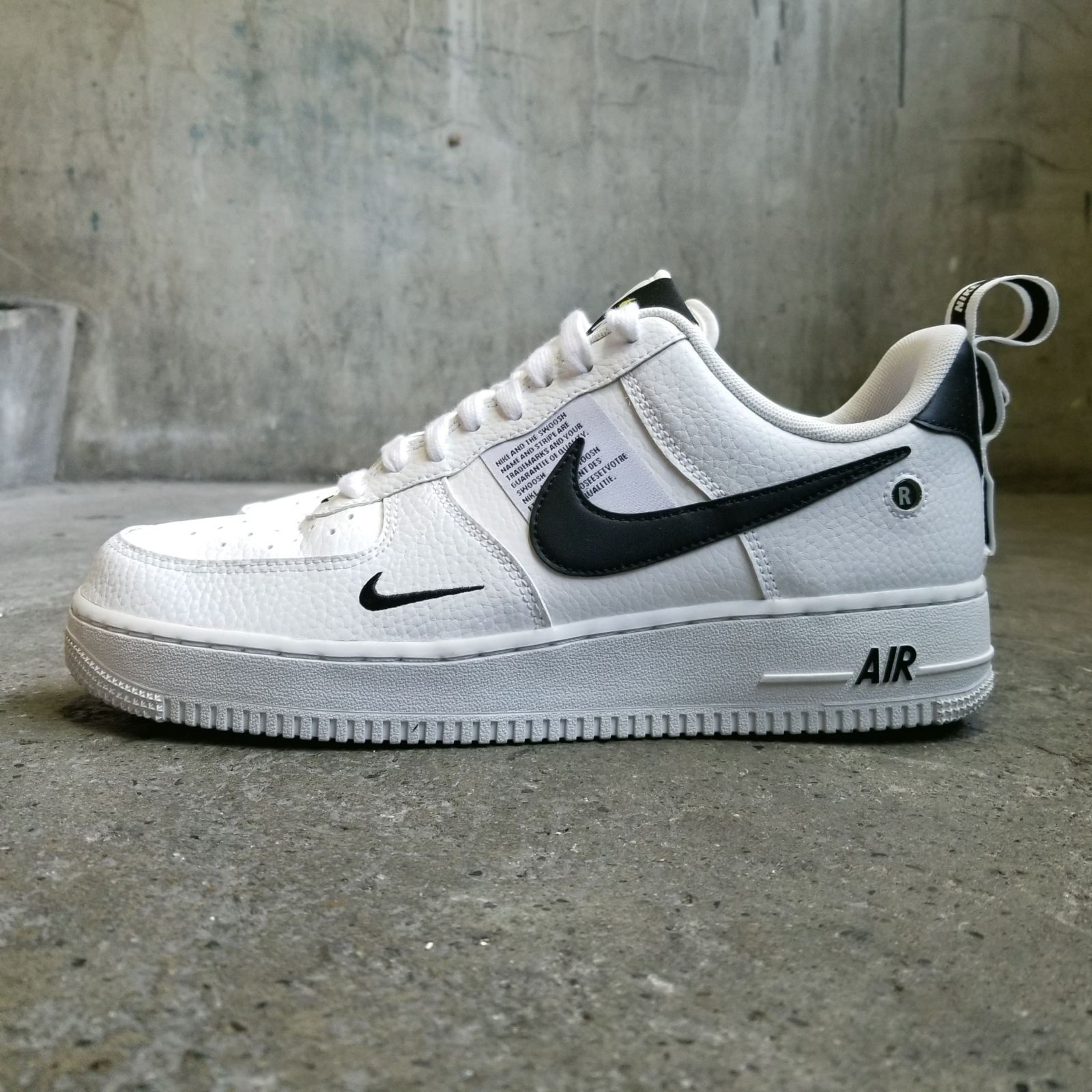 NIKE AIR FORCE 1 