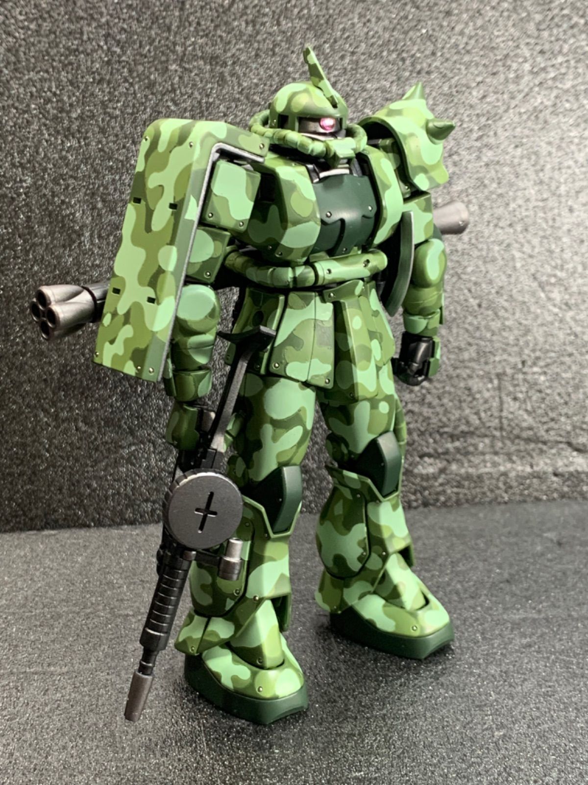 ガンプラ HGUC 1/144 MS−06 ザクⅡ オリジナル迷彩塗装 完成品