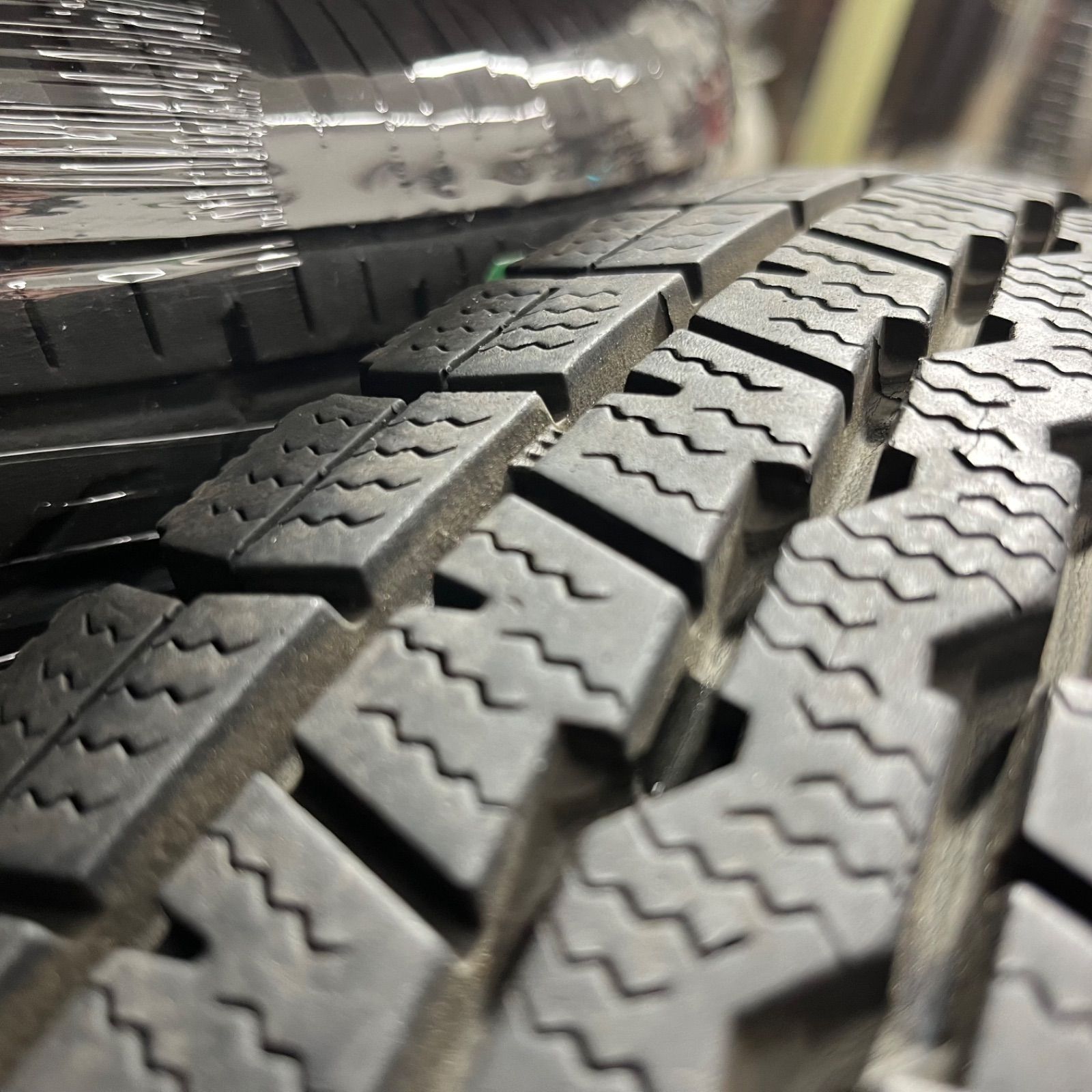 ダブルタイヤ スタッドレス