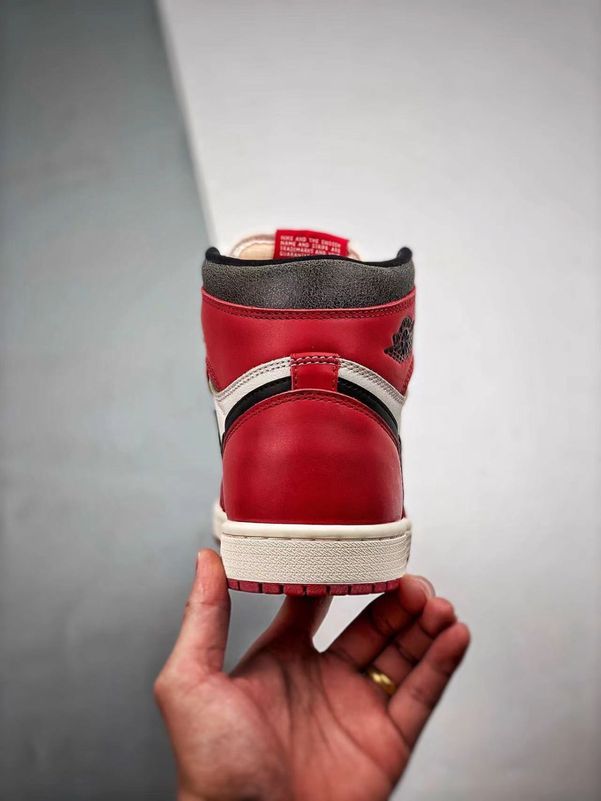 Nike AJ1 High OG "Lost & Found/Chicago"