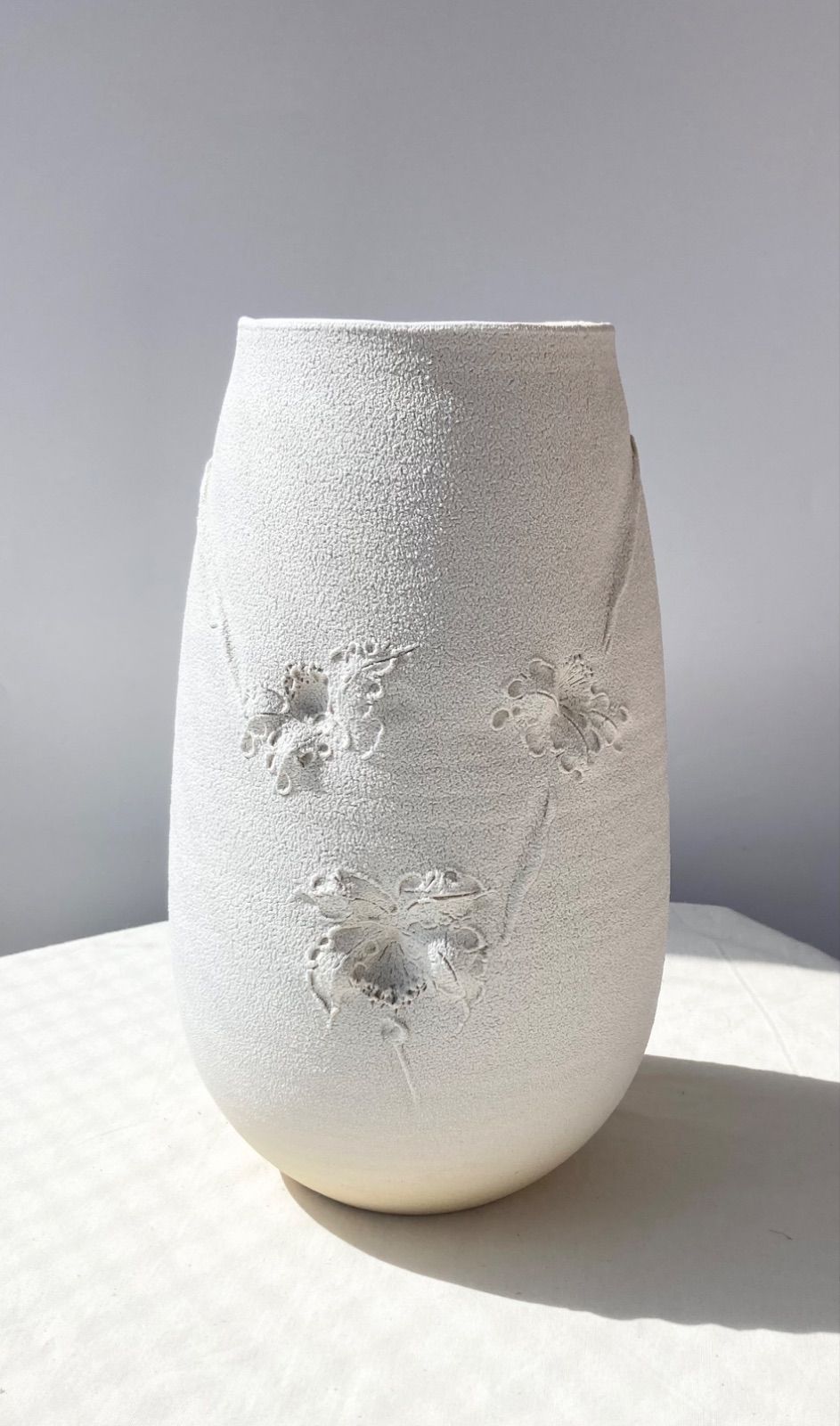 萩焼　厚東建信 花入　花瓶 新品】萩焼 花彫花瓶 花瓶 花器 やきもの （萩焼・厚東建信・花