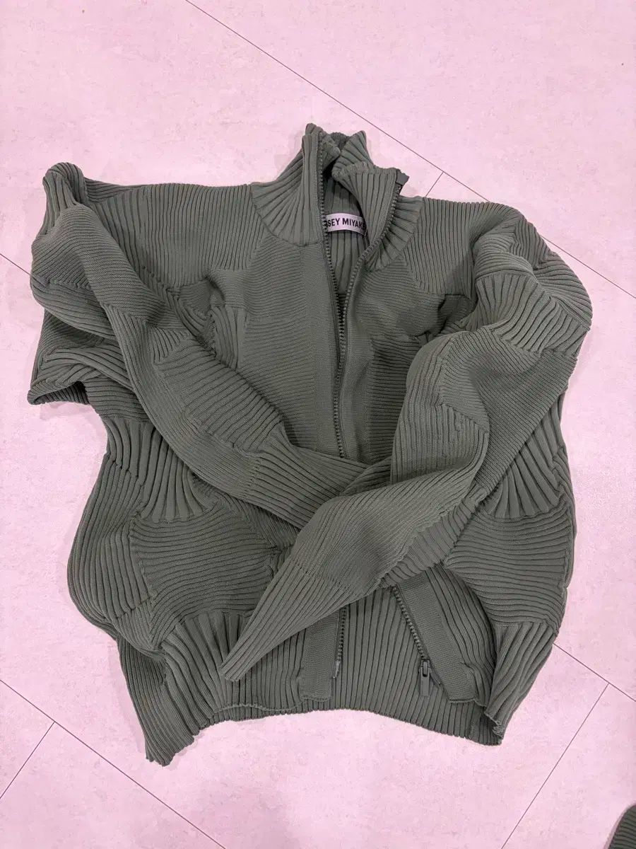 イッセイミヤケ コネコネ グリーンジップアップ