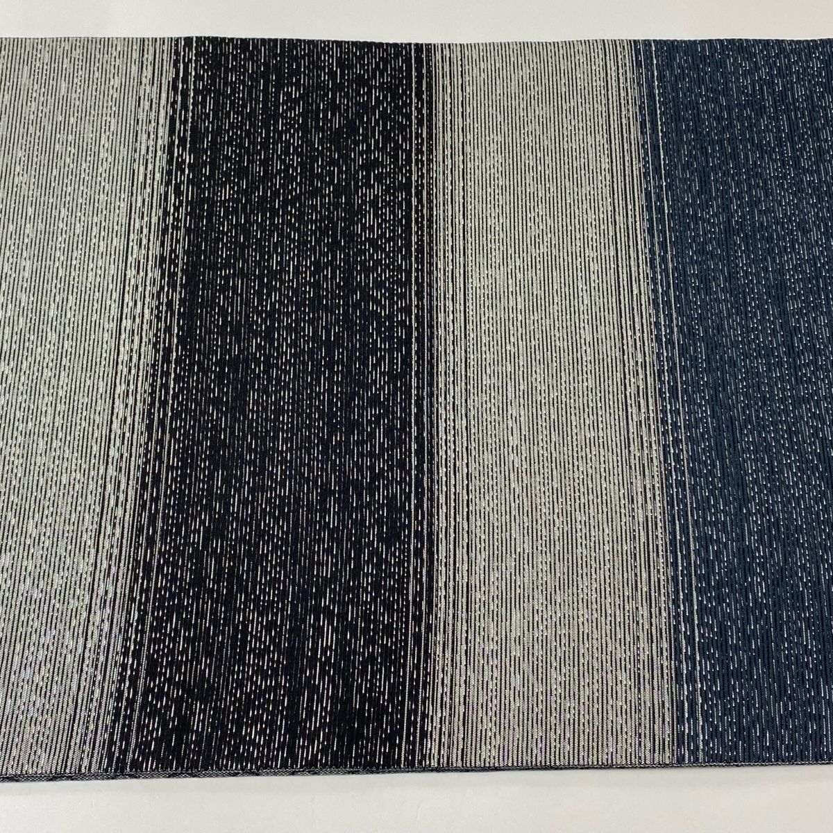正絹　袋帯　美品 袋帯 秀品 蝶 桜 箔 金糸 墨色 六通 正絹