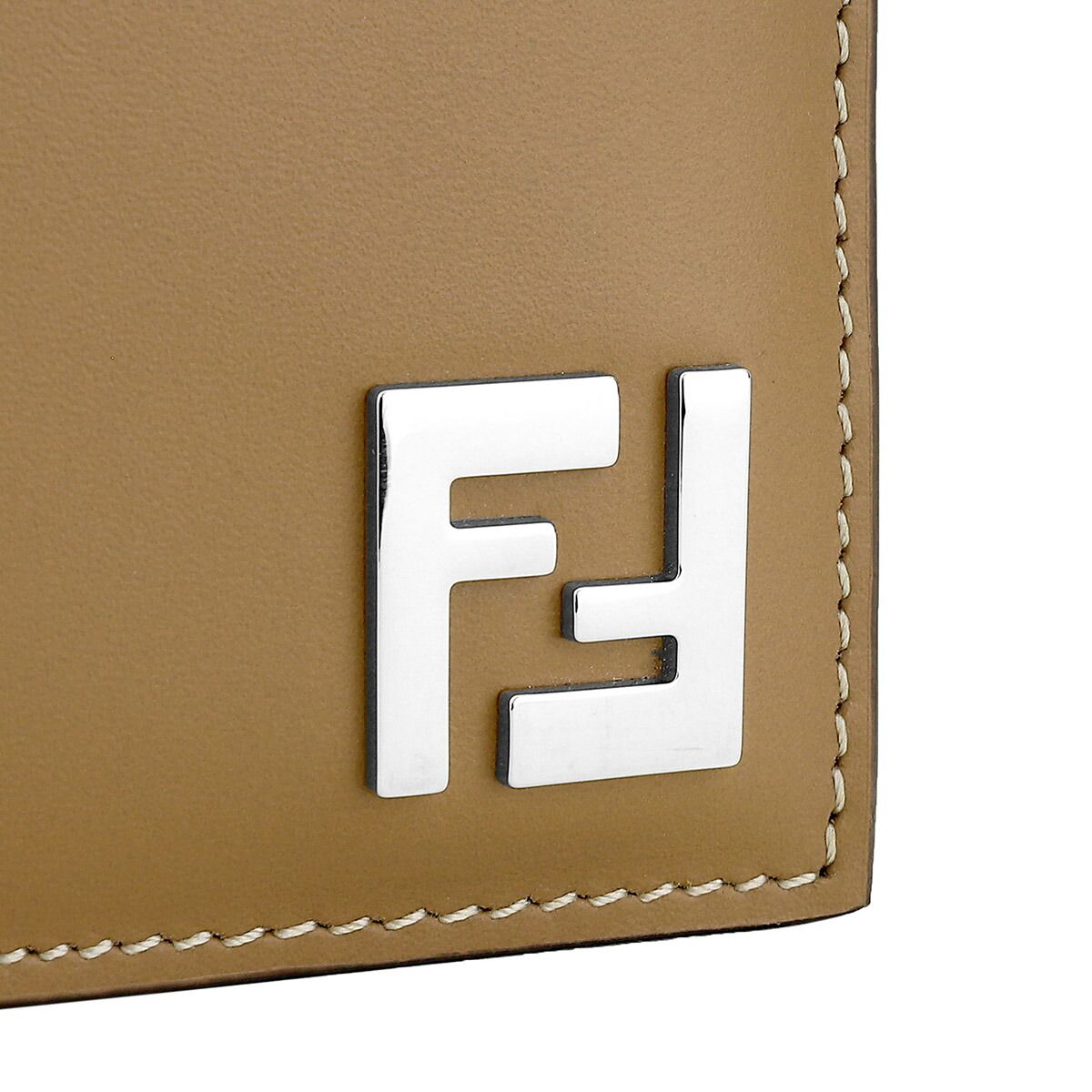 新品 フェンディ FENDI 2つ折り財布 FF スクエアード サンド  
