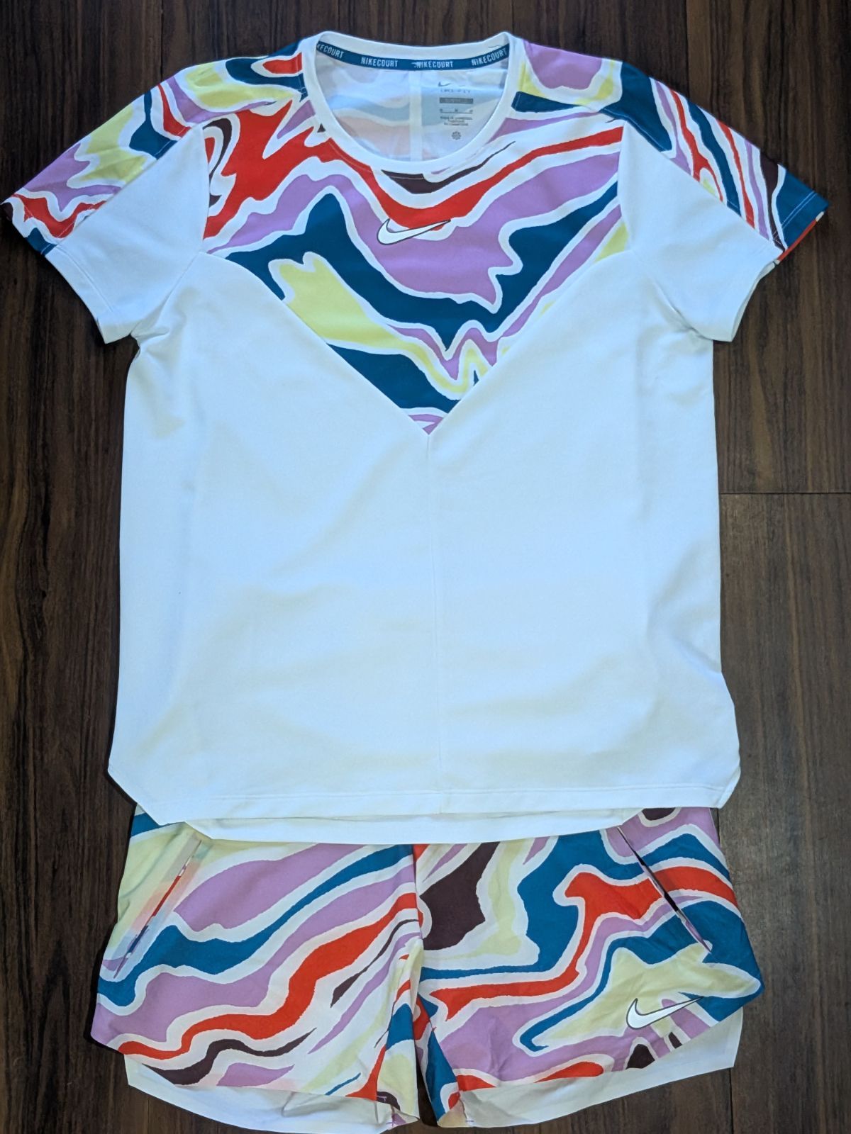 NIKE Court Dri-Fit Slam Tシャツ ショートパンツ 上下 NIKE Court Dri-Fit Slam Tシャツ ショートパンツ 上下