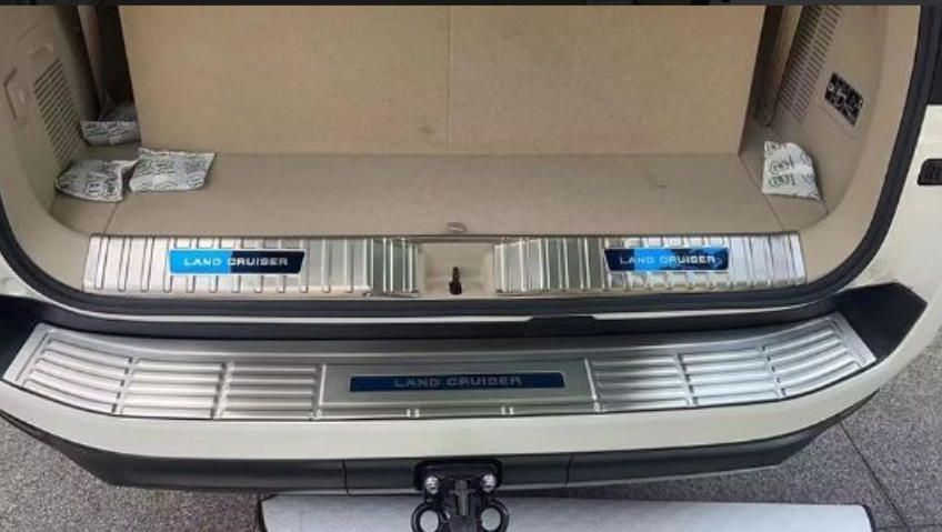 トヨタ ランドクルーザー LC300 式対応 リアバンパープレート ステンレス製 ガーニッシュ 外側 内側 保護カバー シルバー ブラックチタン FFCRYSTALESIA_COM