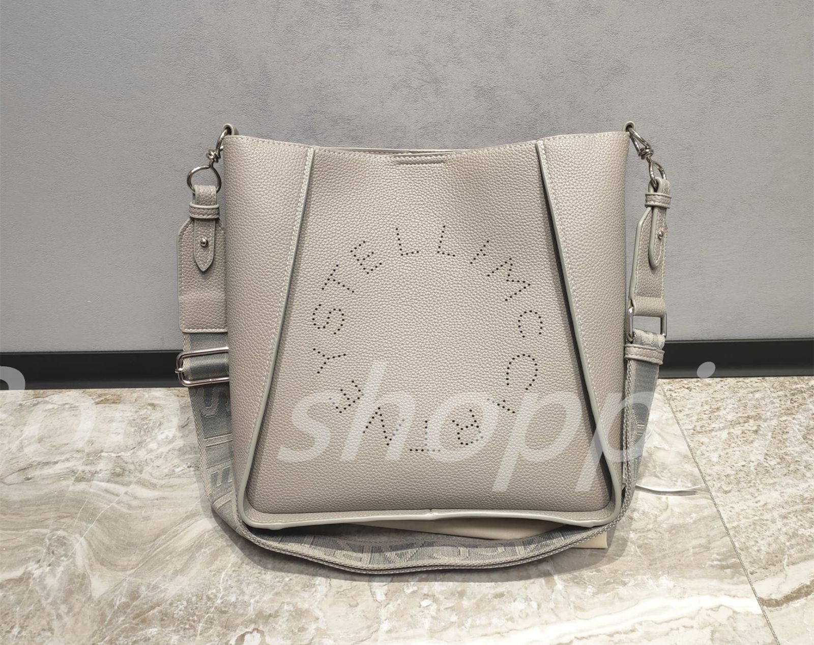 新品   Stella McCartney （ステラロゴ） ショルダー バッグ      レディース  バッグ  サイズ：28*28*10cm