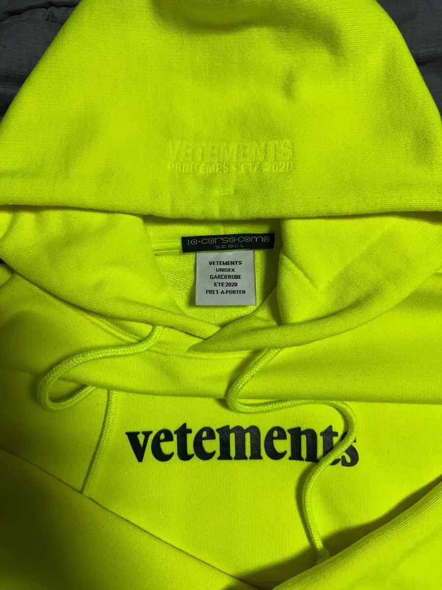 Vetements(ヴェトモン) スモール ロゴ フード 【公式通販】 vetements ヴェトモン 限定50着 XS 日本限定販売
