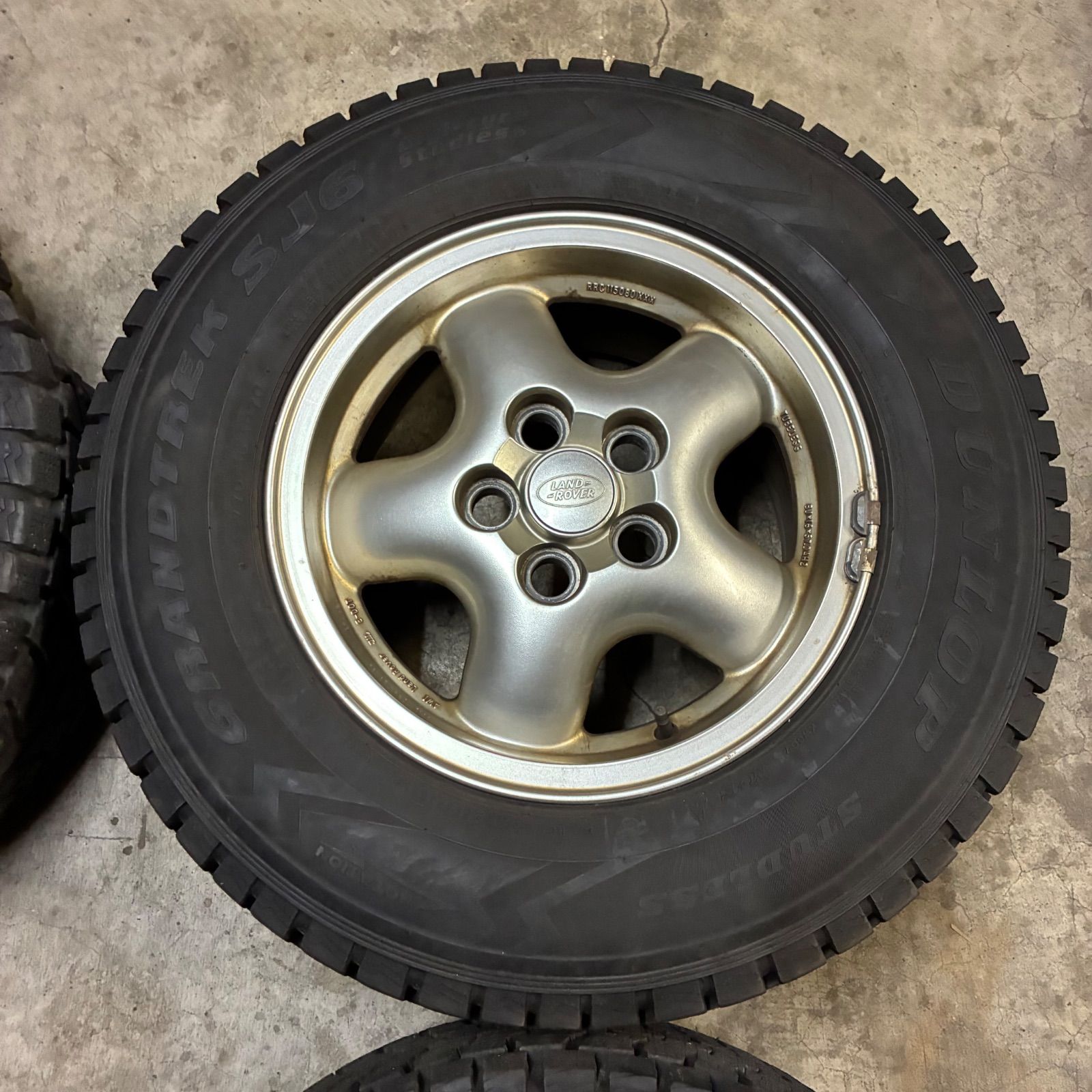 ダンロップ LAND ROVER ランドローバー 純正 16-8J 57 PCD120 ハブ径70mm 5穴 4本セット 16インチ ディスカバリー タイヤ 2005年 245 70 R16