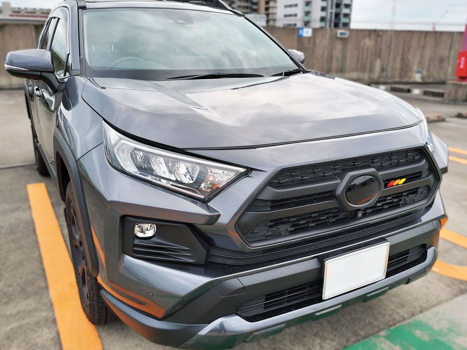 Tint+何度も貼れる エンブレム スモークフィルム RAV4 50系(ブラックスモーク5％) MXAA52/MXAA54/AXAH52/AXAH54 ラブ4 rav4