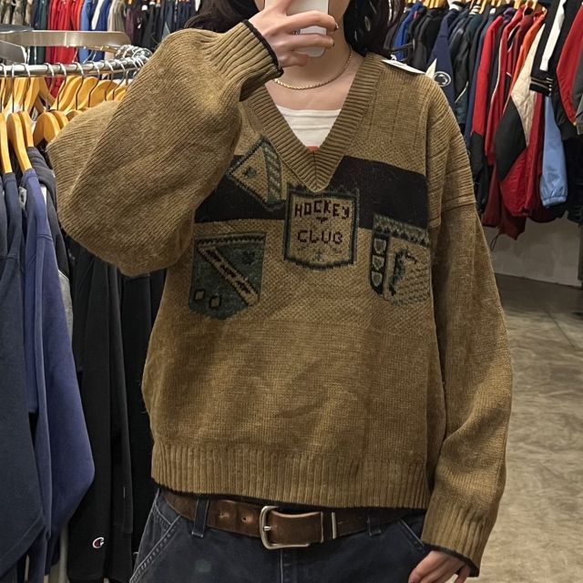 【USED】Vネックニット