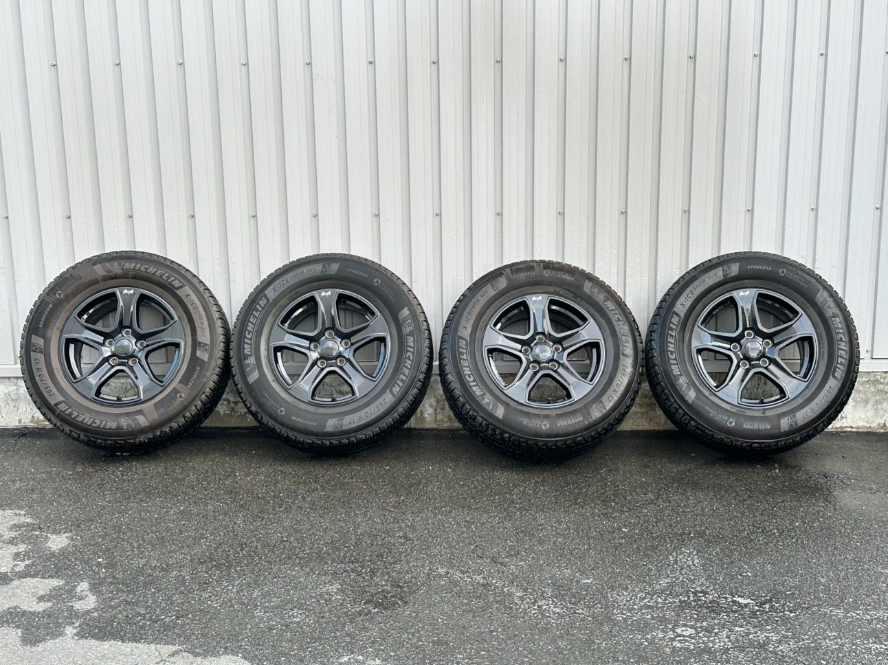 Jeep 純正 17インチ 4本 265/70R17スタッドレスタイヤ 付き