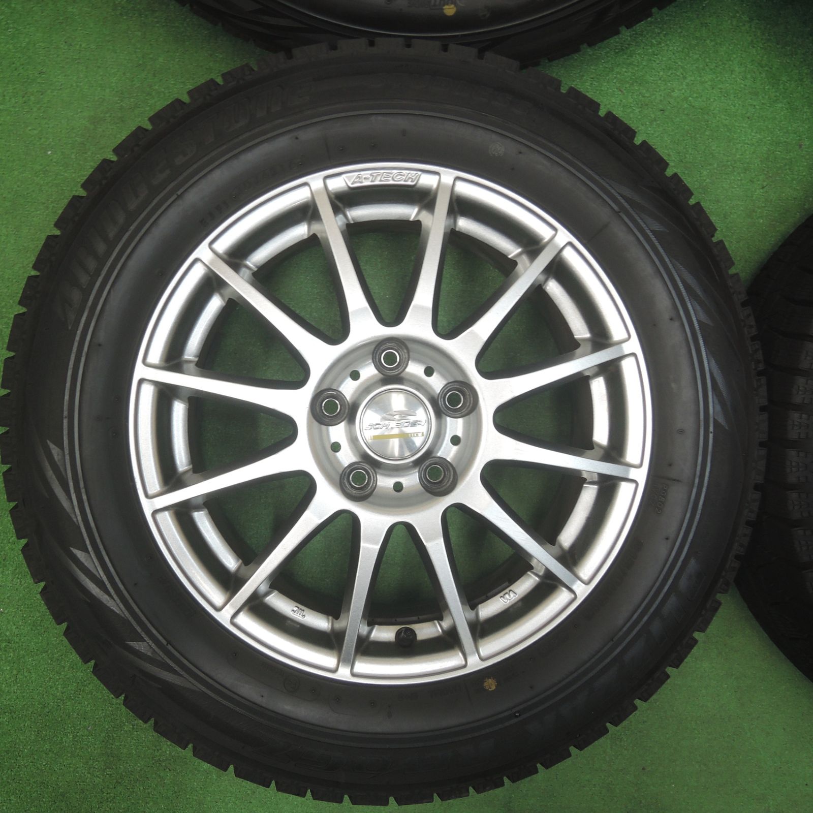 ★シュナイダー☆REVOGZ 215/60R16 PCD114.3 5H インセット48★ 送料無料* バリ溝！キレイ！9.5分☆スタッドレス 215⁄60R16