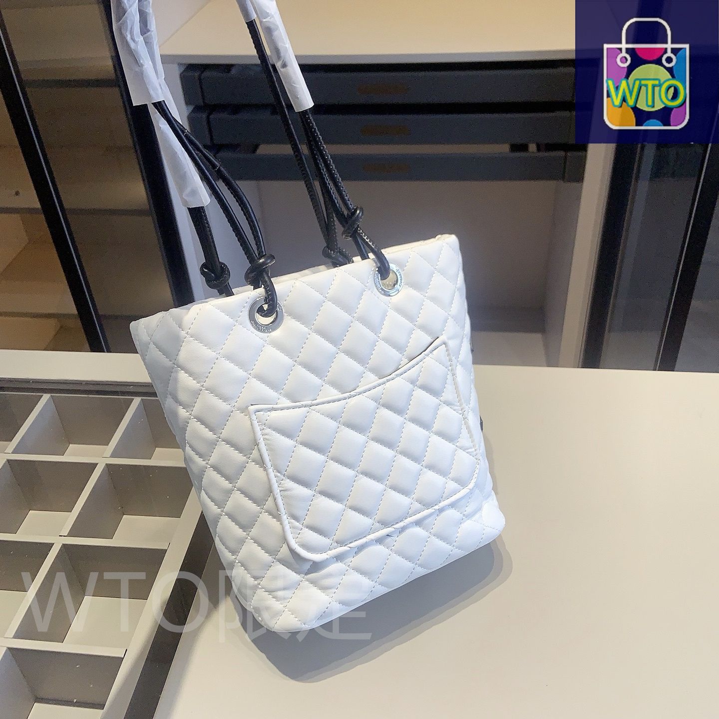 新品！CHANEL 3点セットおまけ付き 今日特価】Chanel X675 3点セット, トートバッグ＆スクエア