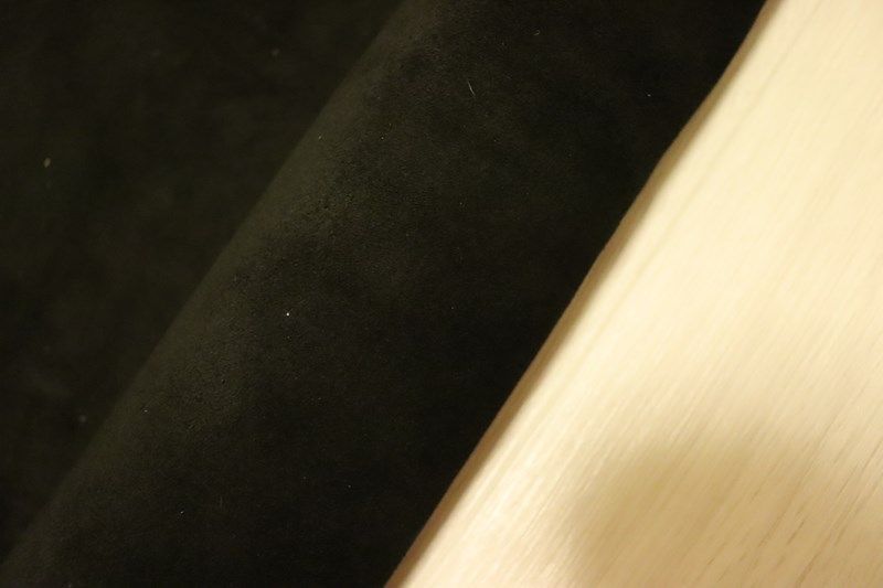 ブラック 86ds クロム革 牛革 イタリア レザー カーフベロア 半裁 一枚革 レザークラフト 革 皮 本革 diy 生地 材料