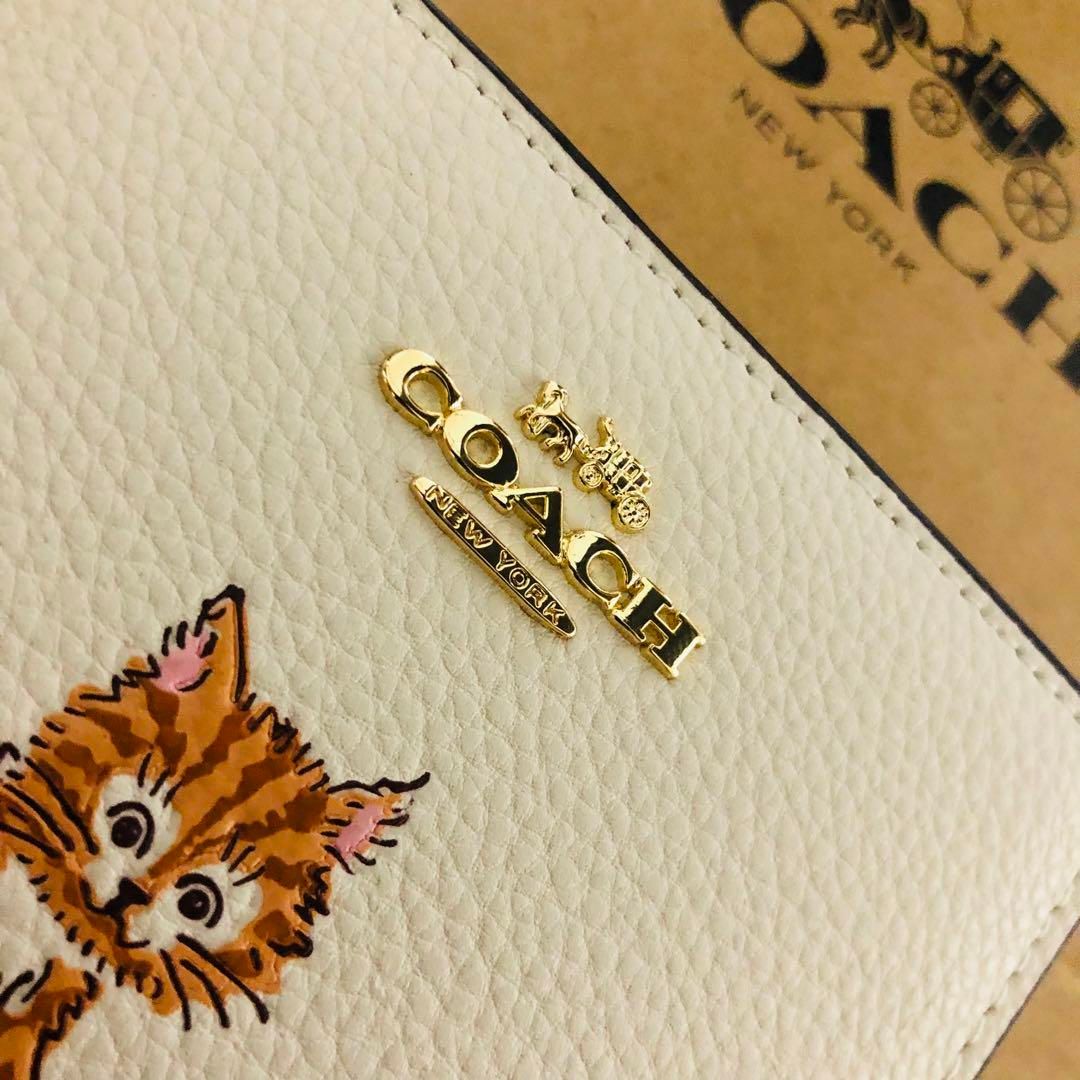 COACHコーチ折りたたみ財布 レディースのホワイト色新品財布 猫ちゃん - メルカリ