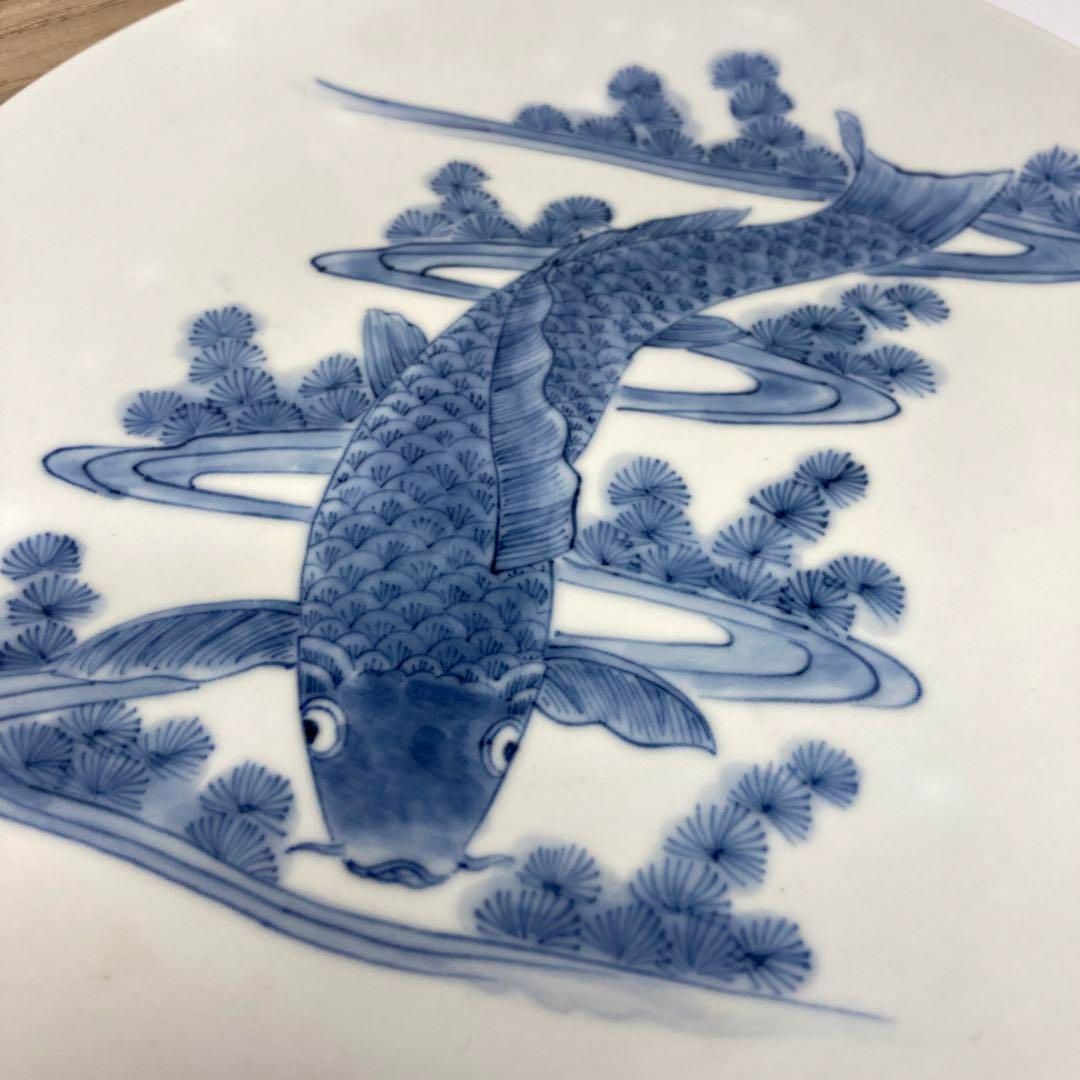 古伊万里　染付上手鯉の図中皿　木箱付　直径18.7㎝　東Y5-1030④タサオ 古伊万里 染付上手鯉の図中皿 木箱付 直径18.7㎝ 東Y5-1030④