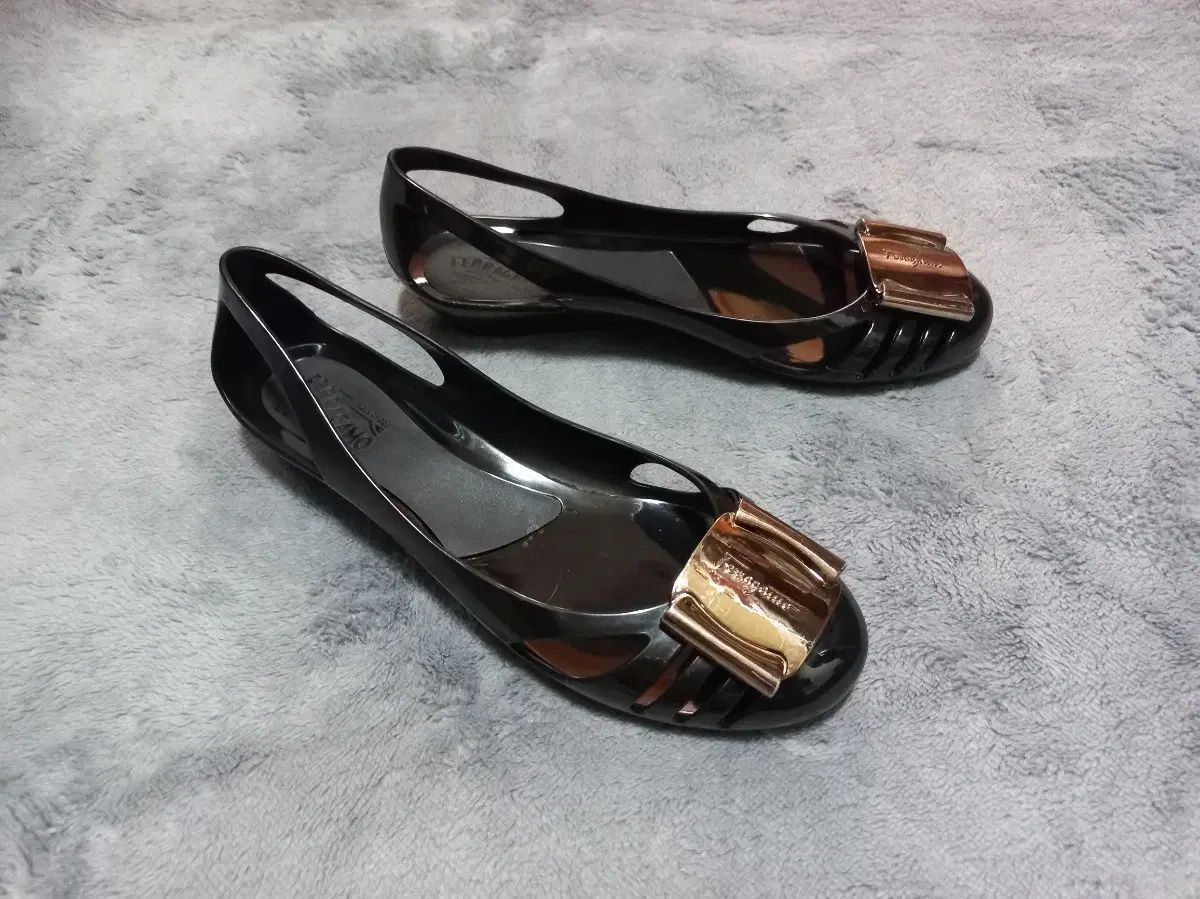 FERRAGAMO(フェラガモ) バミューダ 6 フェラガモ ヴァラプレート