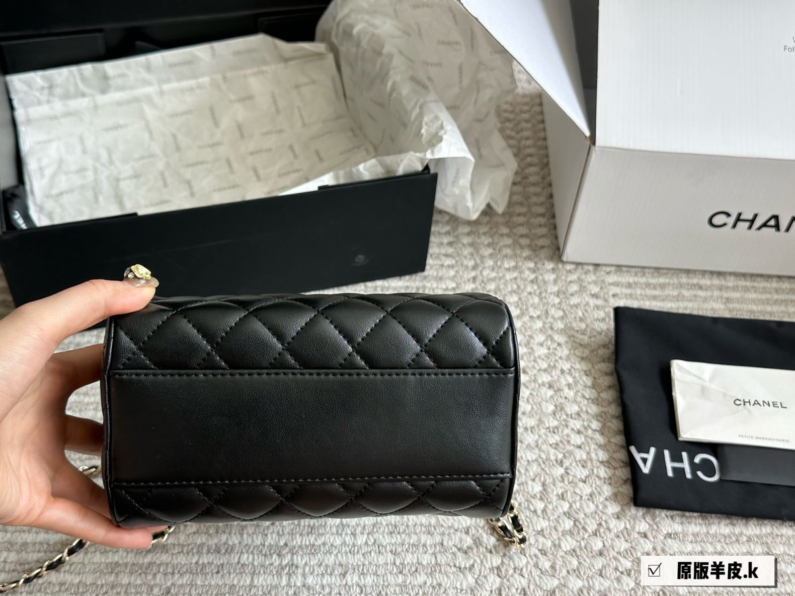 絶対欲しい！携帯もお財布も入るサイズ CHANEL ボウリングバック 絶対欲しい！携帯もお財布も入るサイズ CHANEL ボウリングバッグ
