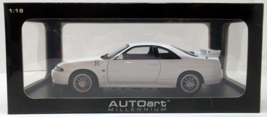 AUTOART 1|18 MILLENNIUM NISSAN SKYLINE GT-R R33 V-SPEC White 77322