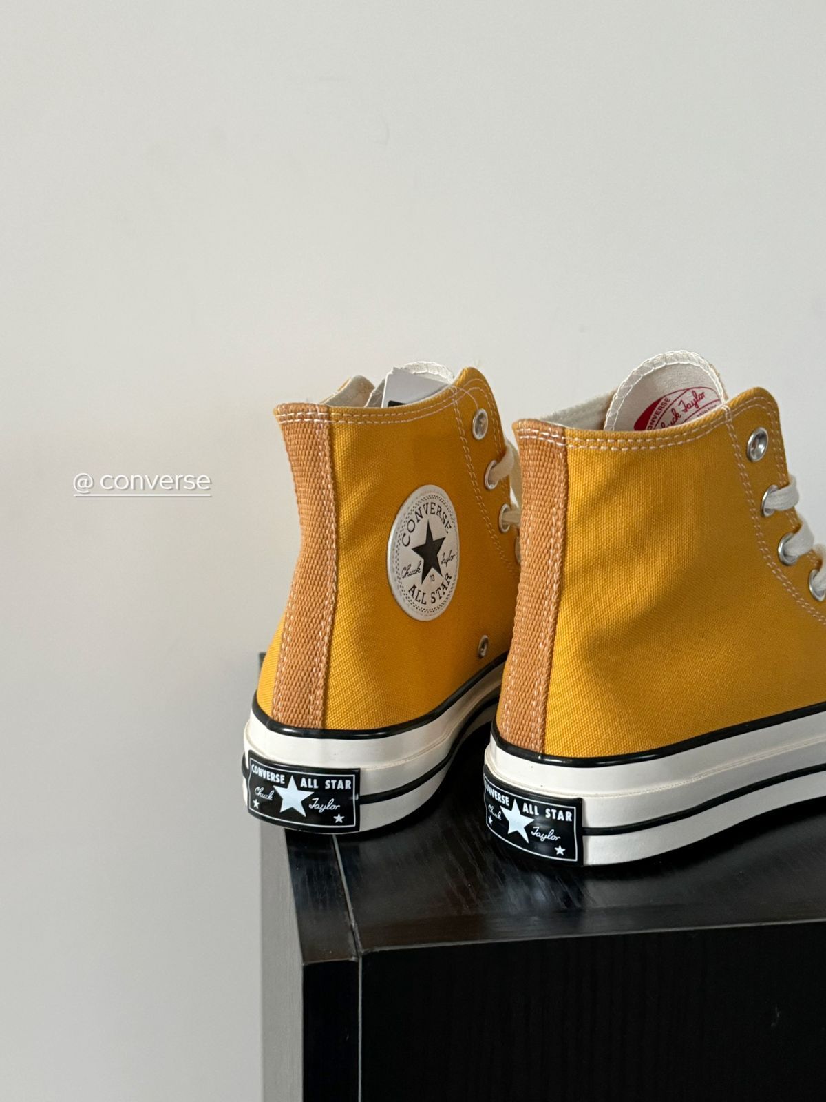 カンバスシューズ