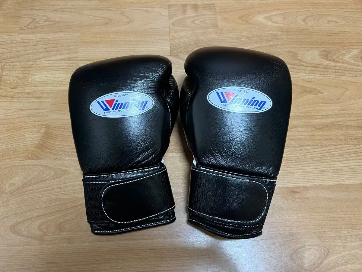 Winning ボクシンググローブ 8oz ブラック Winnig 8オンス マジック