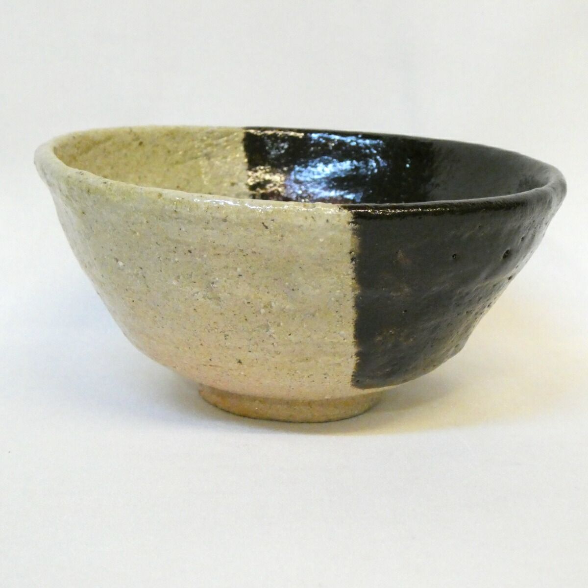 六月の特売品】八事窯 四代 中村道年「尼」作 掛分 黒井戸茶碗 楽焼 黒 