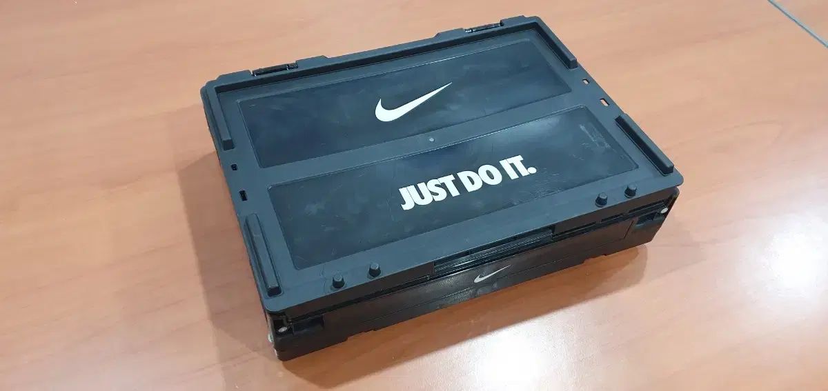 ナイキ メンバーズデイ ライブ フォールディング ボックス 靴 240 mm