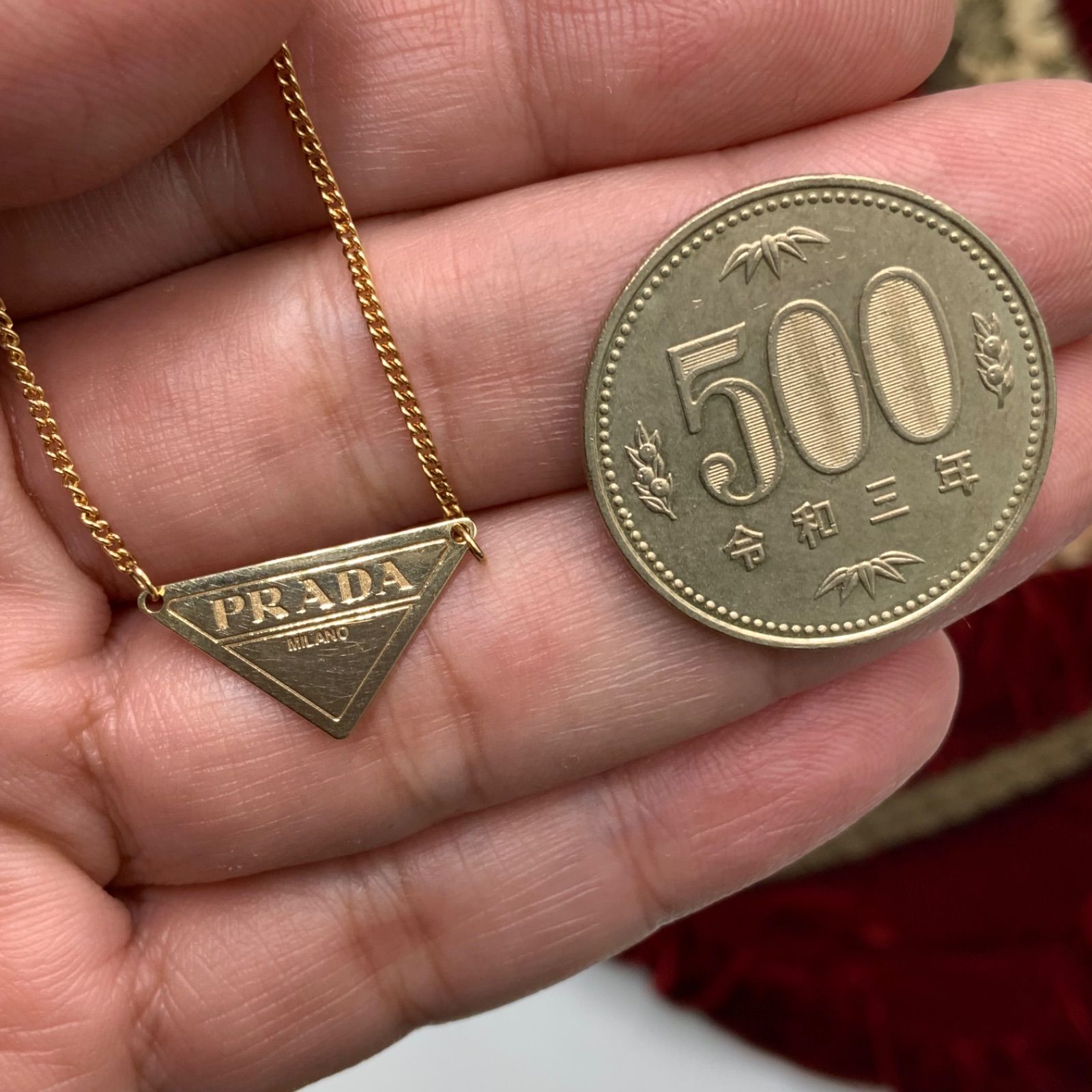 プラダ ミニトライアングル ネックレス 750 18金 箱