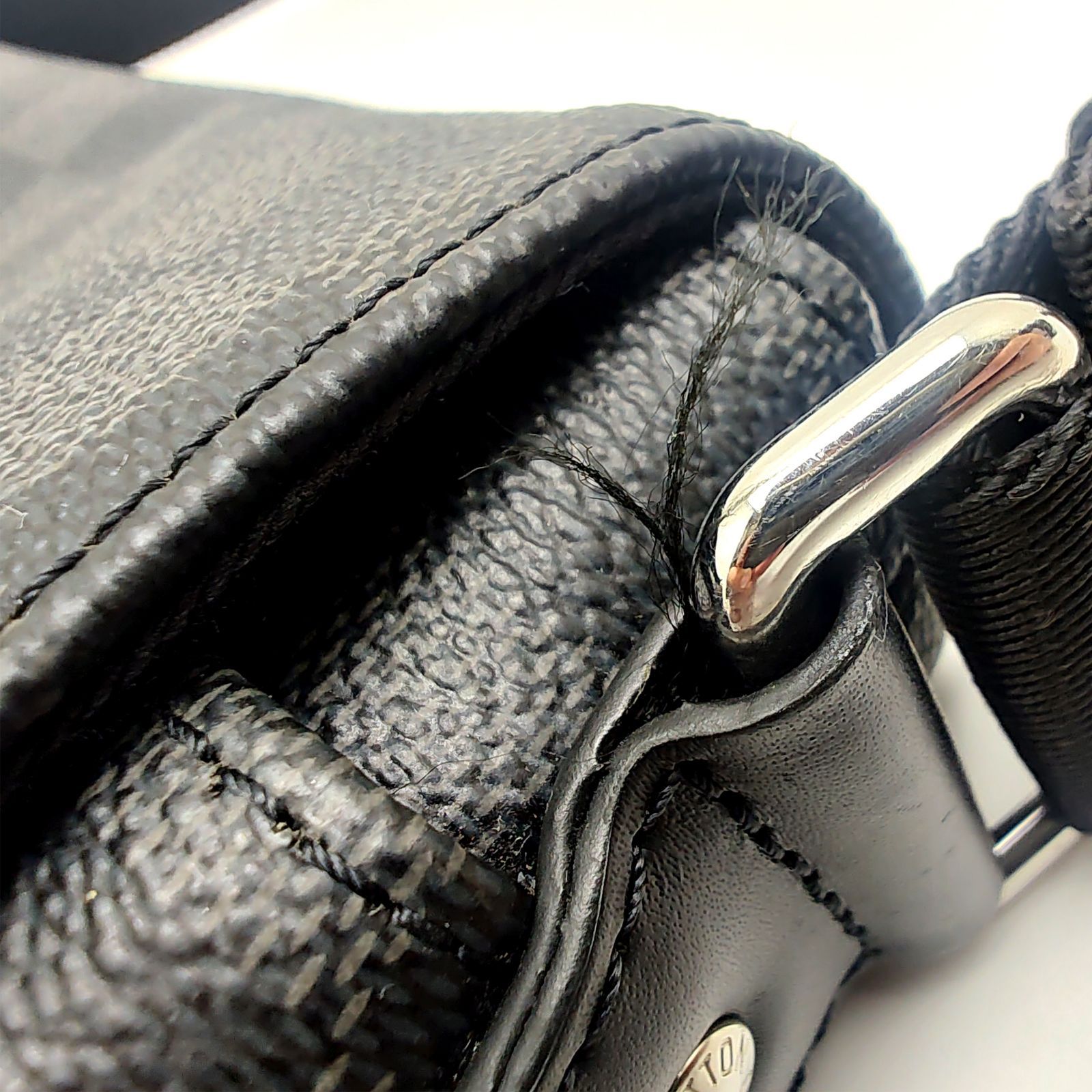 ルイヴィトン ダミエグラフィット ディストリクト ショルダー 25043002