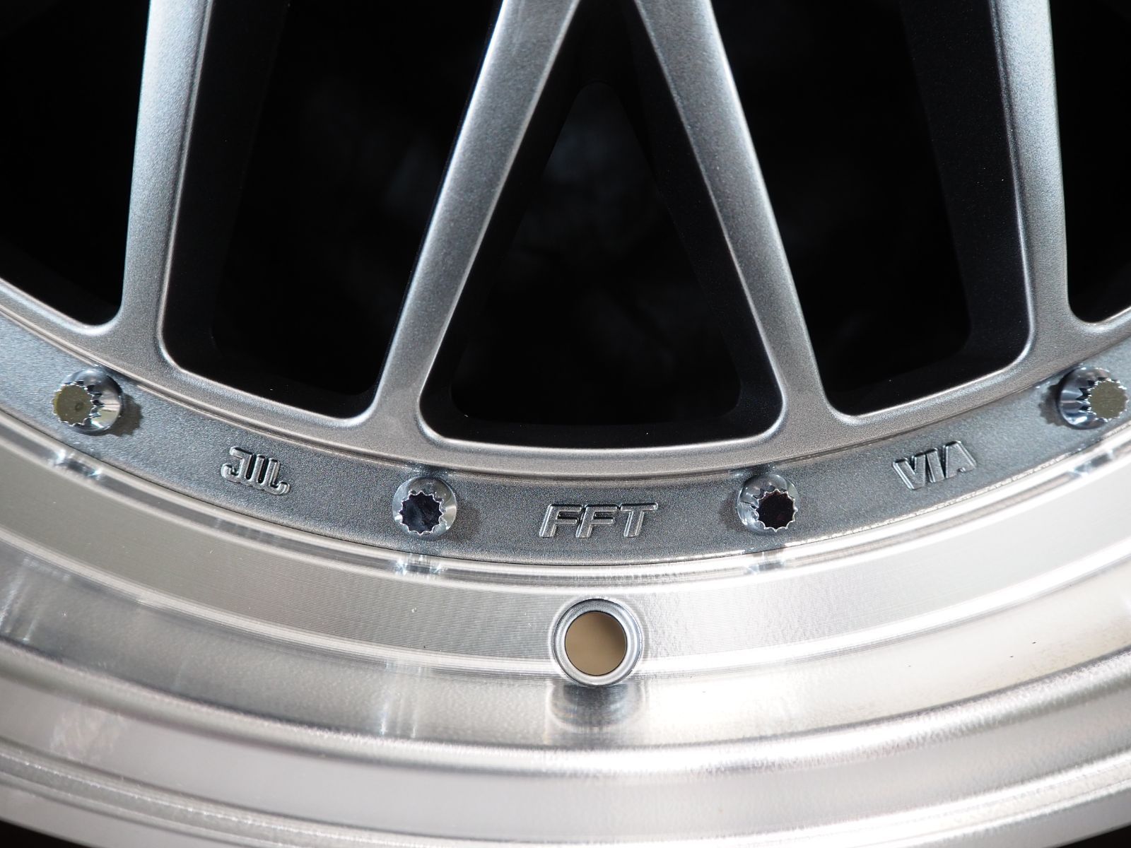 ☆新品セット☆深リム 高級 メッシュ 235/35R19 クラウン マークX ☆新品セット☆深リム 高級 メッシュ 235/35R19 クラウン マークX