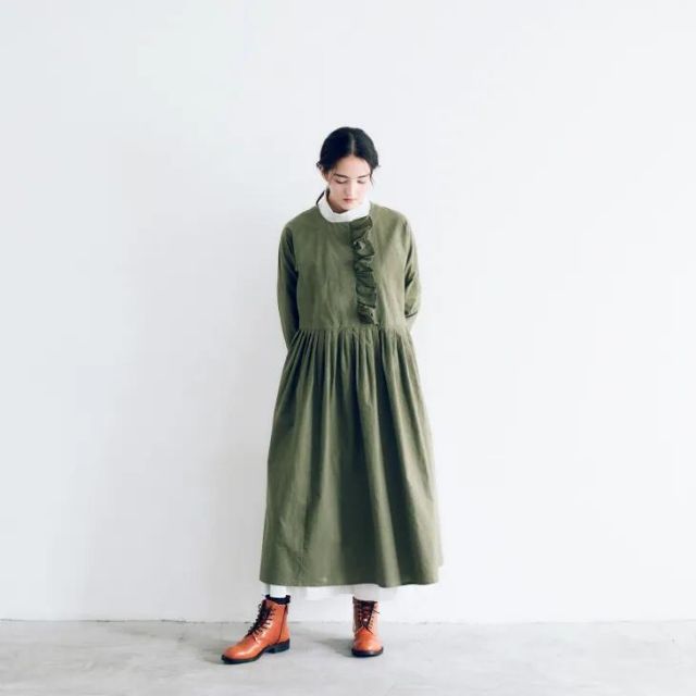 magali コットンフリルワンピース MAGALI マガリ 墨染めコットンリネンフリルワンピース(25AW
