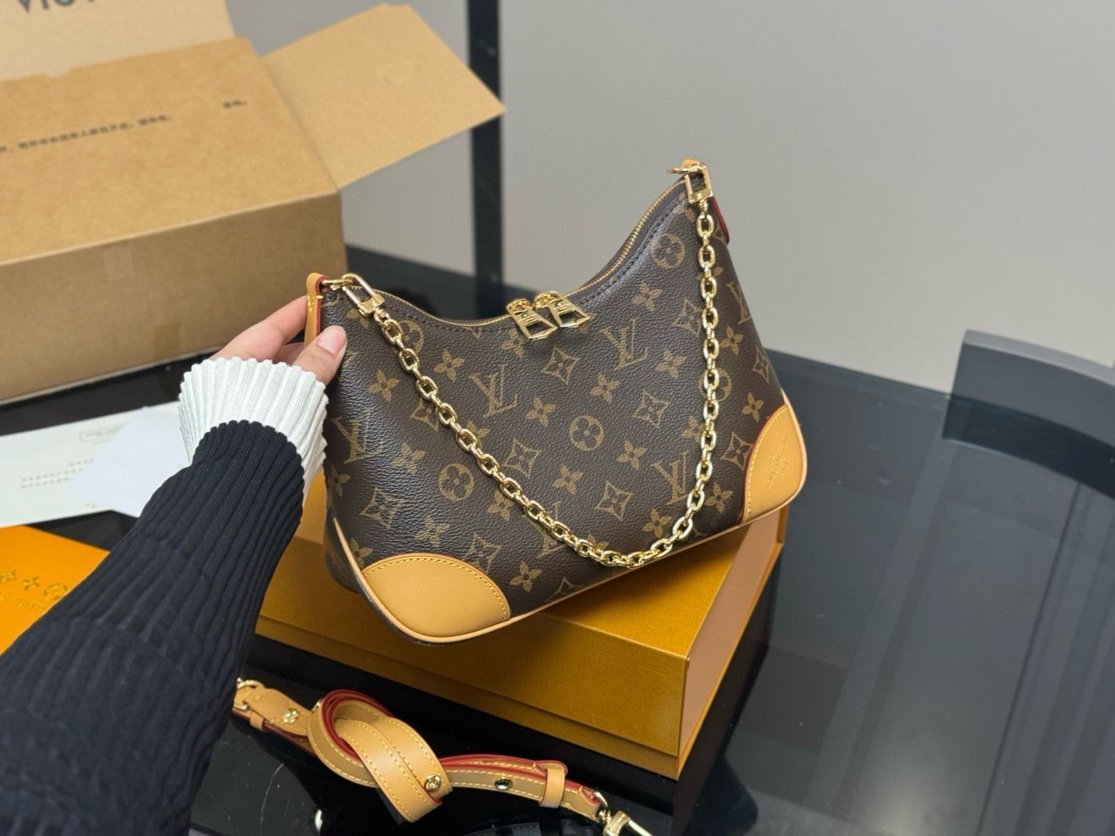 今日 LV Vintage Croissant Bag | LV ヴィンテージ クロワッサンバッグ