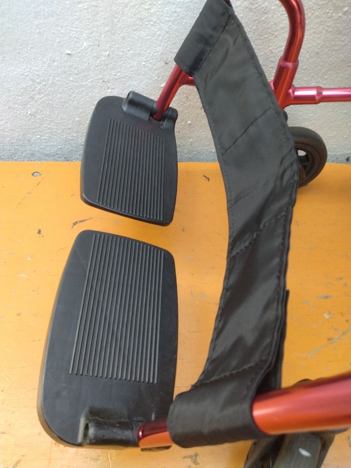 送料無料 一部地域を除く ミキ軽量車いす キャリカル 介助型 PMS-2R KM-25-0917-04