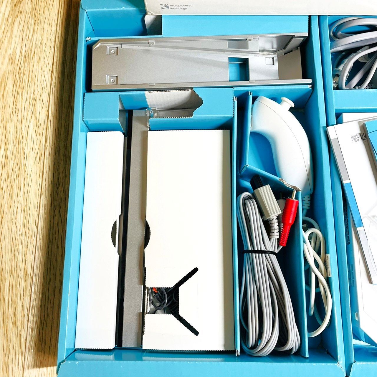 すぐ遊べる】完品 Wii 本体 セット 箱あり おまけソフト2本付き - メルカリ すぐ遊べる】完品 Wii 本体 セット 箱あり おまけソフト2本付き - メルカリ
