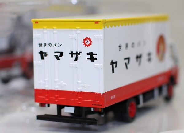 USED トミカリミテッドヴィンテージ ネオ 1/64 LV-N195b いすゞエルフ パネルバン ヤマザキパン 240001024103 - メルカリ