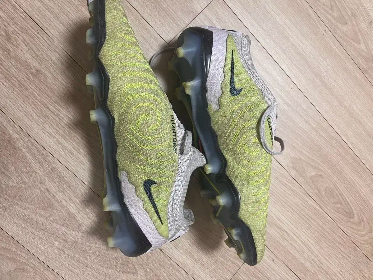 高品質保証！ NIKE ナイキ グリップニット ファントム gx エリート サッカーシューズ 260