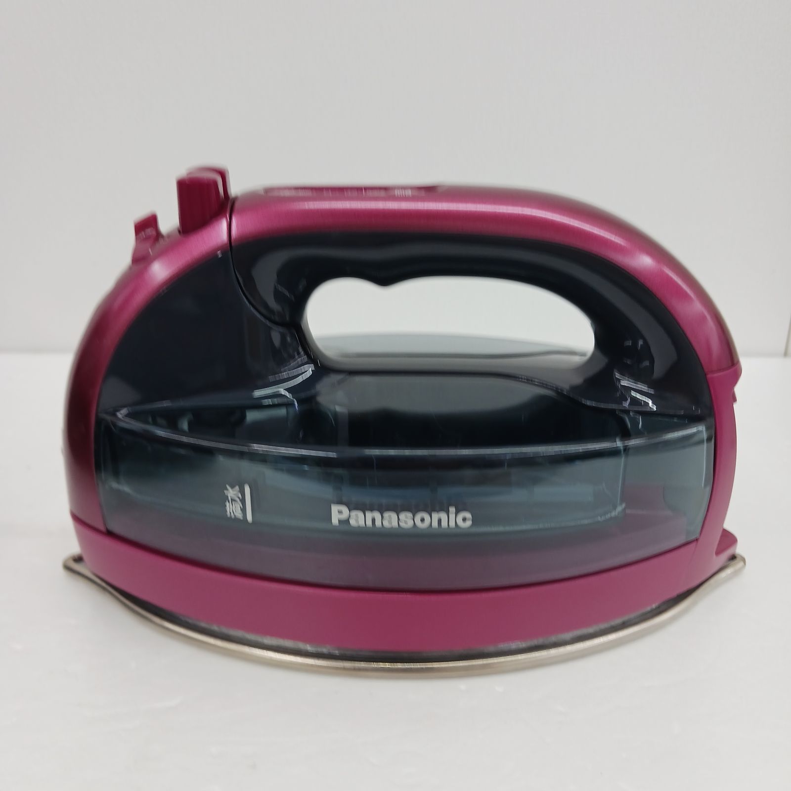 展示商品】 パナソニック Panasonic コードレススチームアイロン 展示商品】 パナソニック Panasonic コードレススチームアイロン