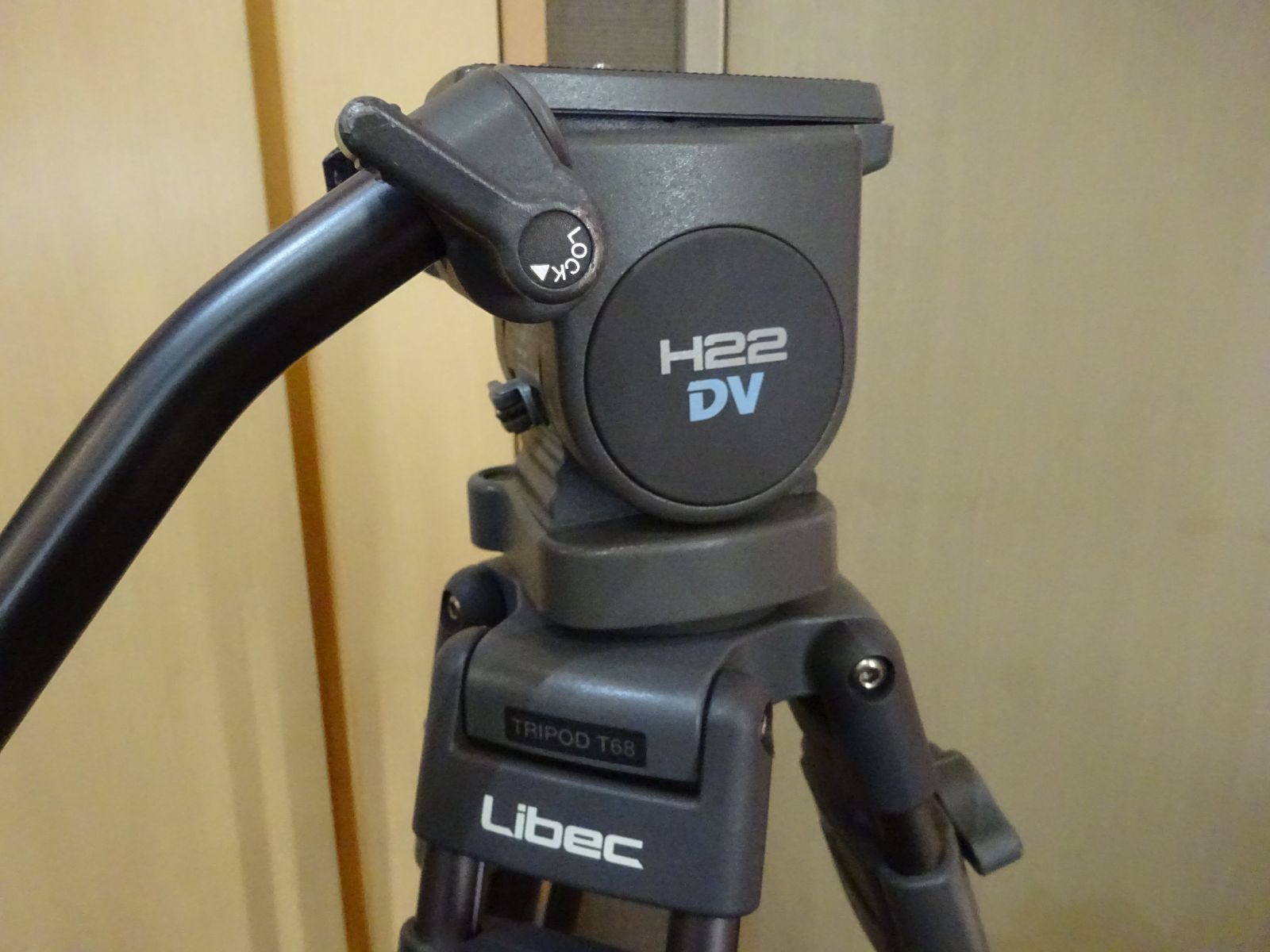 Libec リーベック LS-22DV 三脚 雲台 H22DV | 脚 T68 Tripod | ミッドスプレッダ BR-1S | ケース TC-60