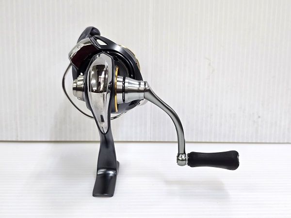 【中古品】 ダイワ Daiwa スピニングリール 23 エアリティ LT2500S-XH 〇YR-17656〇