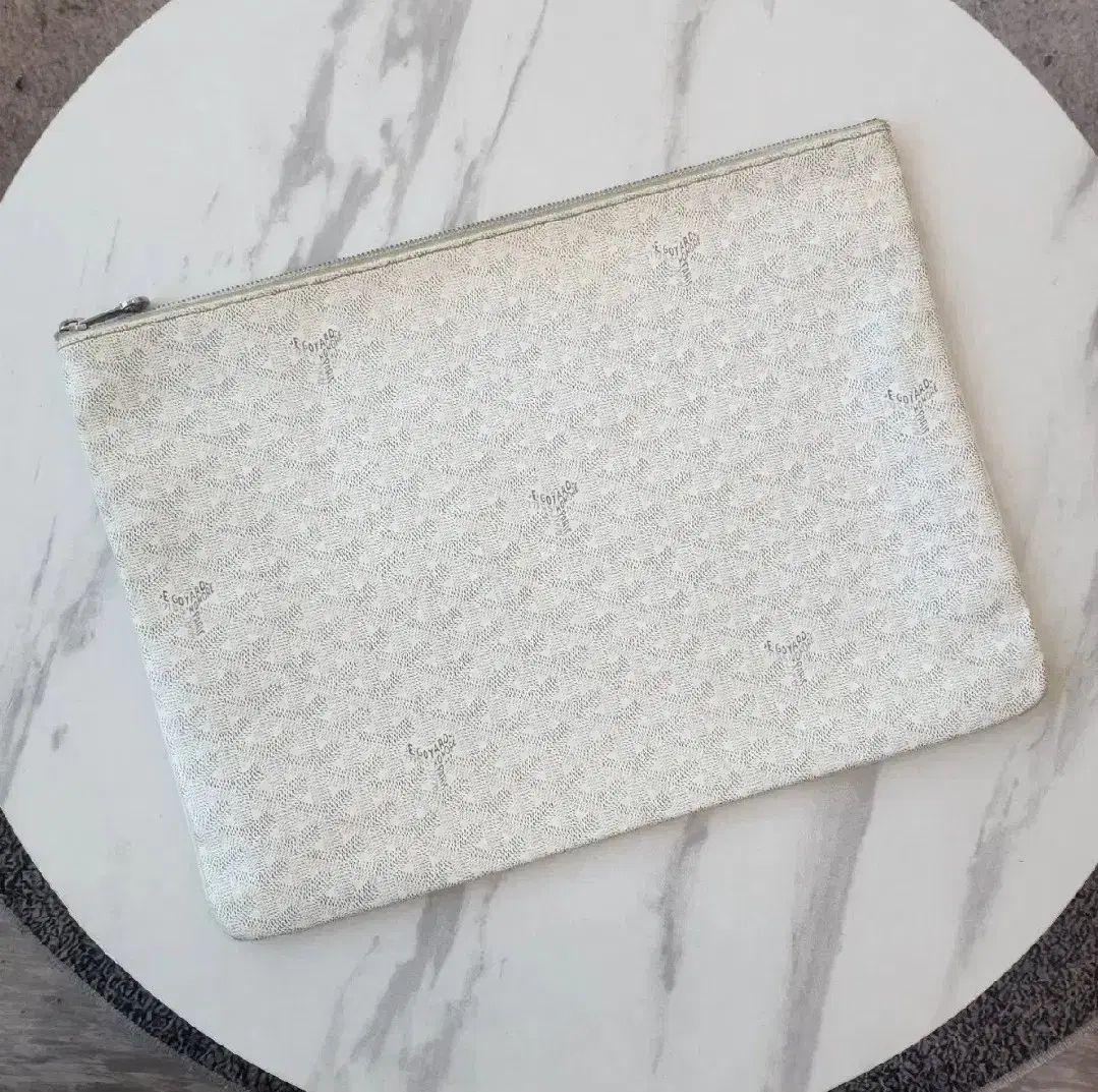 GOYARD セナGMクラッチバッグ　アイボリー　PVC ヘリンボーン GOYARD セナGMクラッチバッグ アイボリー PVC ヘリンボーン