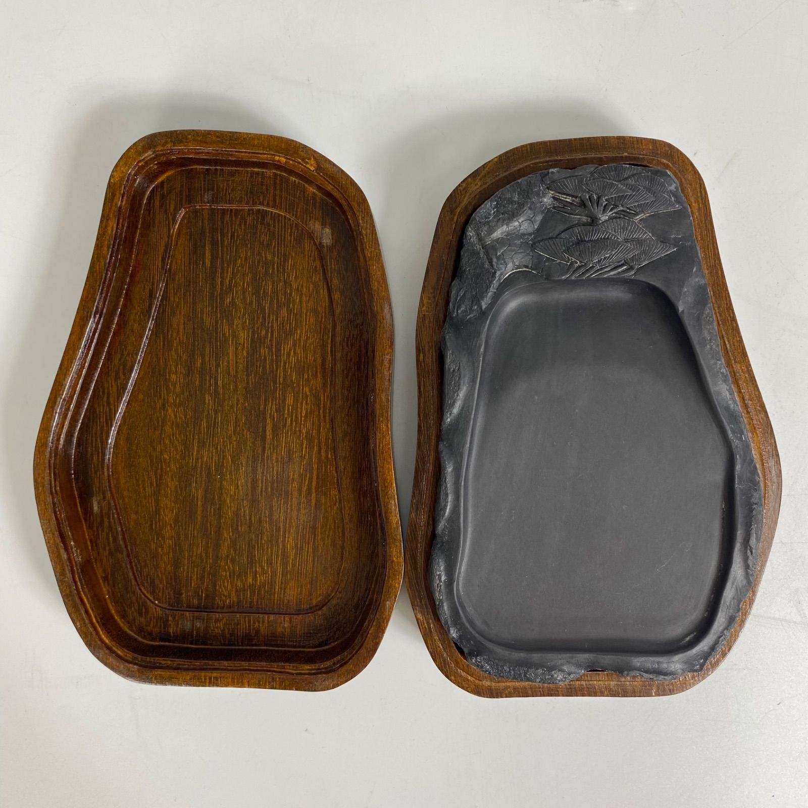 中国 文房四宝 硯 瑞渓 蜘蛛図彫 書道具 木箱付き 中古品 端渓硯 松彫刻 硯 木箱付き 中国硯 唐硯 文房四宝 書道用品 墨磨き