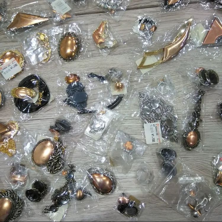 K068 七宝焼アクセサリー素材　大量100点セット 七宝焼アクセサリー 銀箔ペンダント 水玉 長角 ネックレス