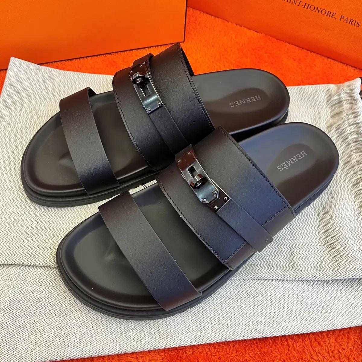 TT ショップ| 日フルセット HERMES エルメス ジャクソン サンダル 黒