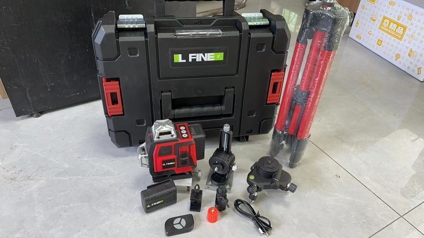 レーザー墨出し器水平器レーザーレベル4x360° 収16ライン高輝度受光器対応リモコン付き25メートル作業範囲