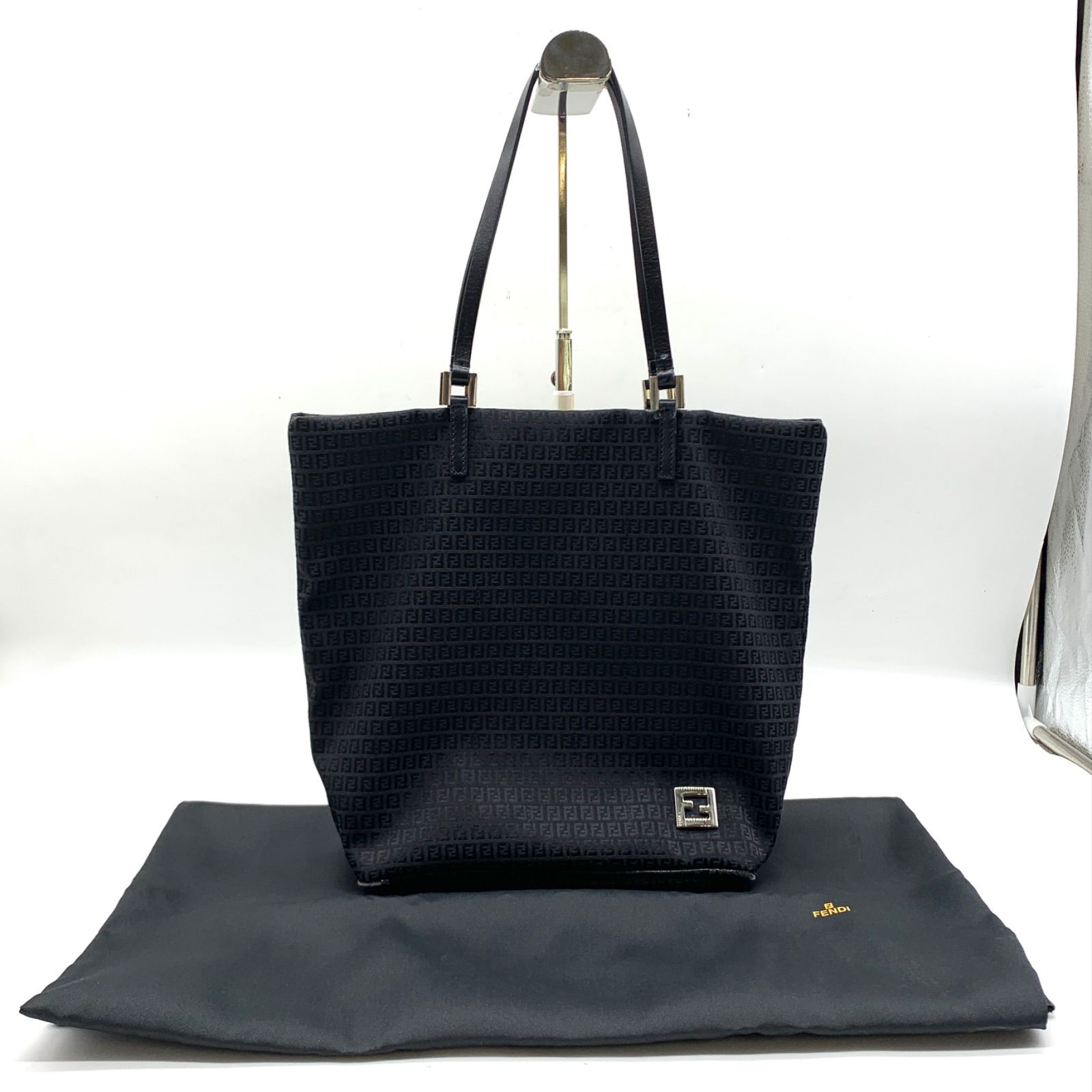 FENDI FFロゴプリント ハンドバッグ お買い得】FENDI ハンドバッグ FFロゴ - メルカリ